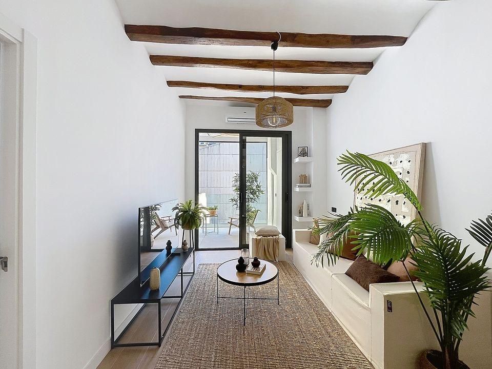 Living room of Apartments for sale in  Barcelona Capital  with Air Conditioner, Parquet flooring and Terrace