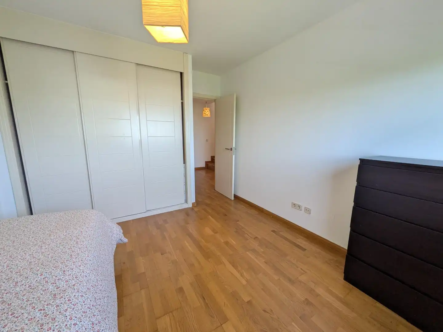 Dormitori de Casa adosada en venda en Villalbilla amb Calefacció, Jardí privat i Terrassa