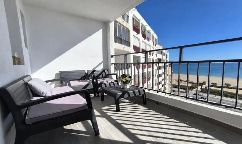 Mini appartamento con terrazza in vendita a DELTA MUGA 11