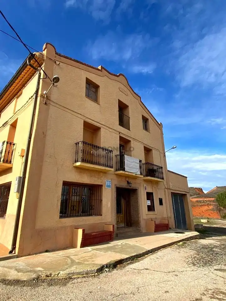 Vista exterior de Edifici en venda en Albentosa