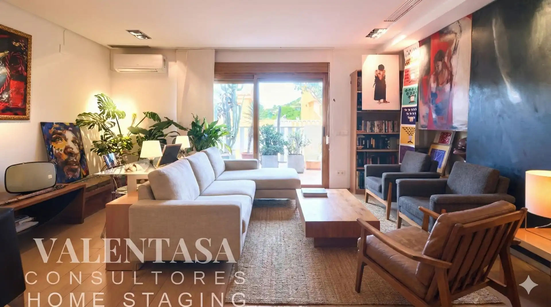 Exterior view of Detached homes for sale in Chiva  with Air Conditioner, Private garden and Terrace