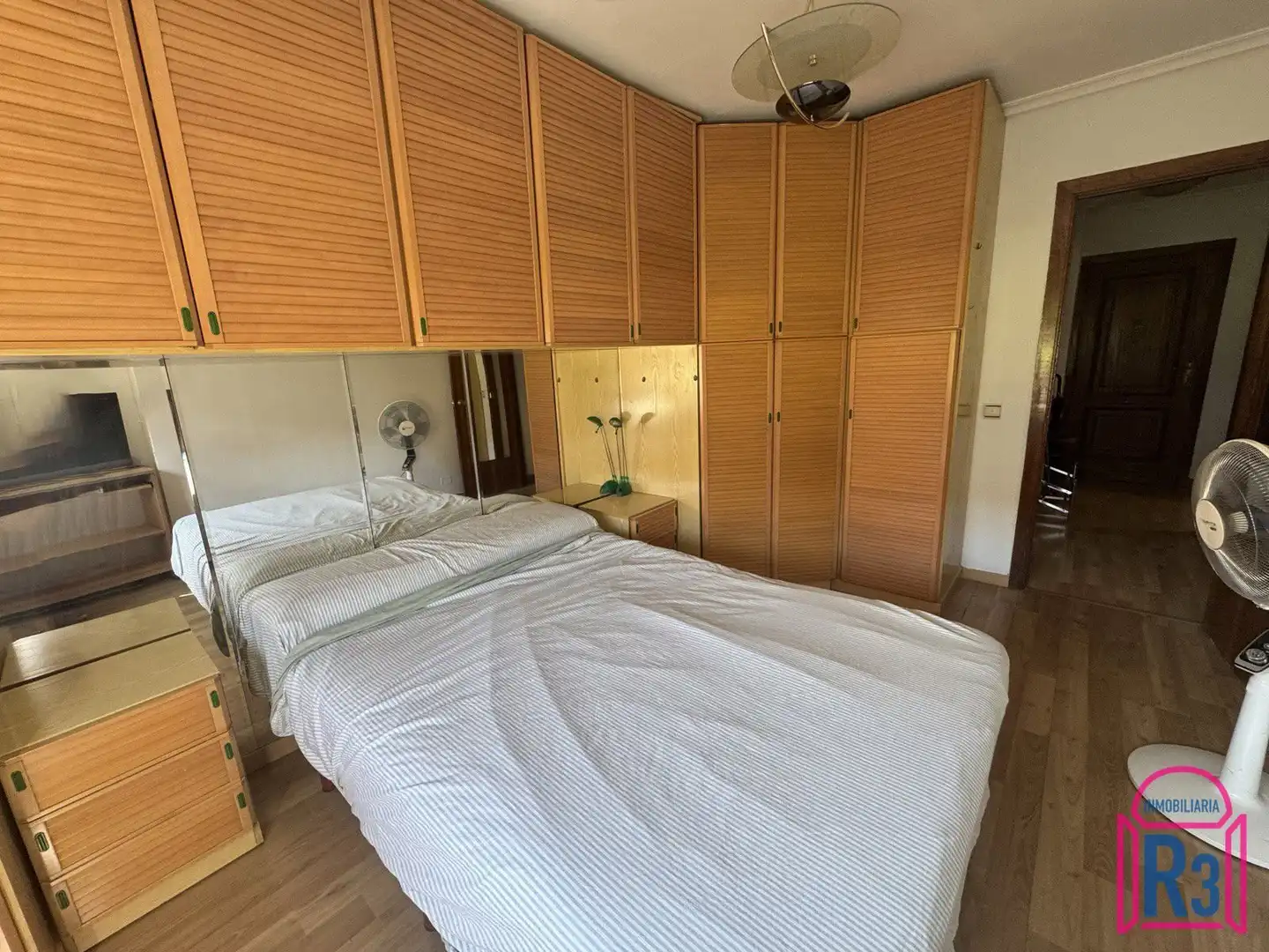 Dormitori de Apartament en venda en León Capital  amb Calefacció, Terrassa i Moblat