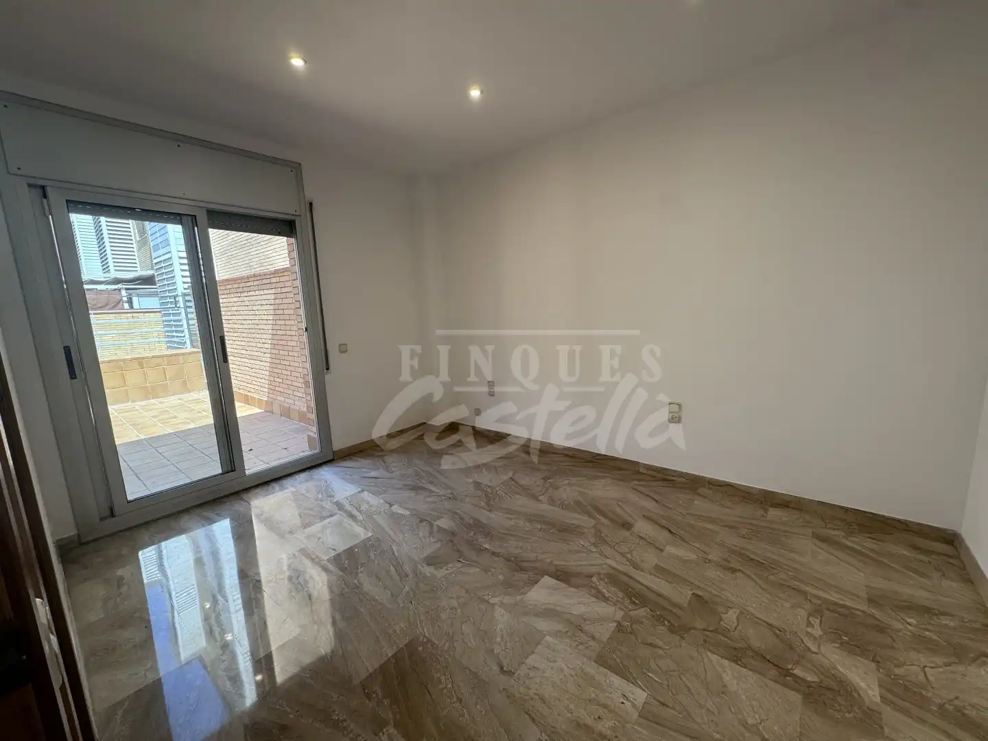 Sala d'estar de Casa o xalet en venda en Mataró amb Aire condicionat, Terrassa i Balcó