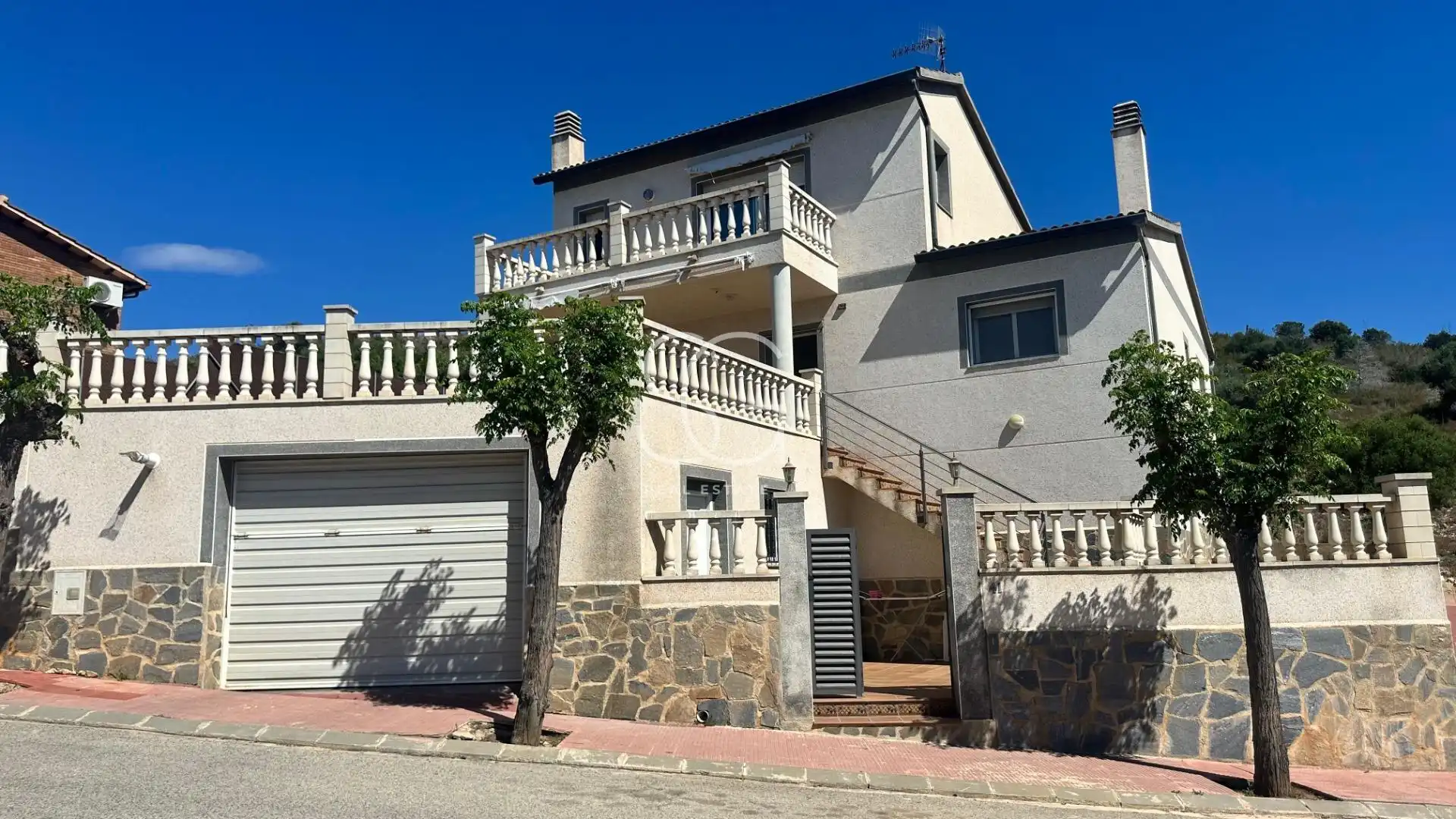 Außenansicht von Haus oder Chalet zum Verkauf in Roda de Berà mit Heizung