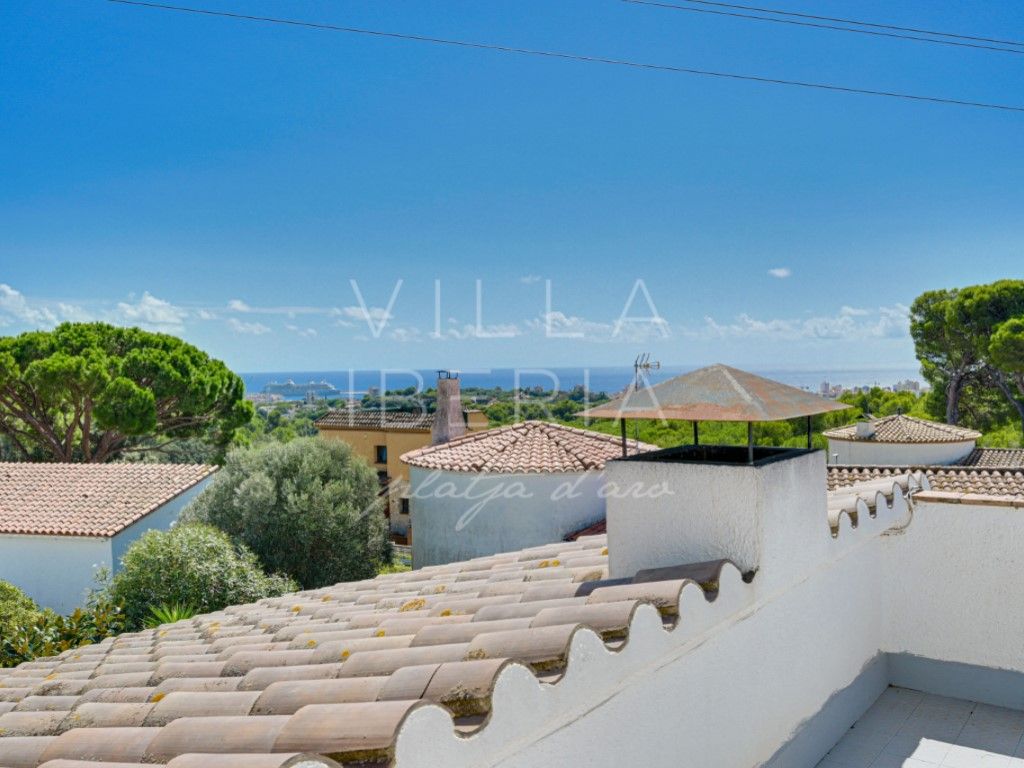 Vista exterior de Casa o xalet en venda en Calonge i Sant Antoni amb Piscina comunitària