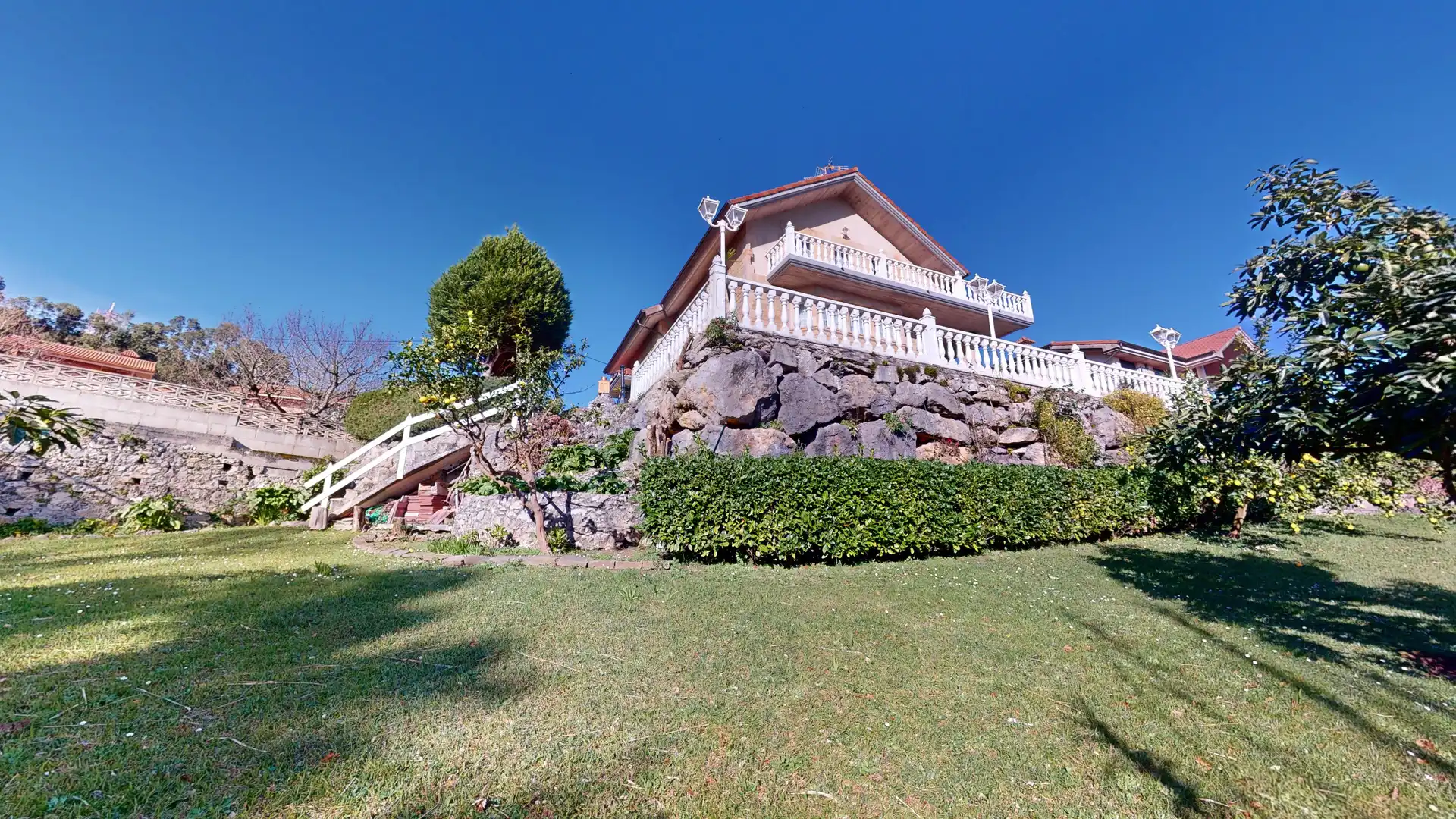 Jardí de Casa o xalet en venda en Arnuero amb Calefacció, Terrassa i Balcó