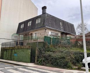 Vista exterior de Casa o xalet de lloguer en Pontevedra Capital  amb Jardí privat, Terrassa i Traster