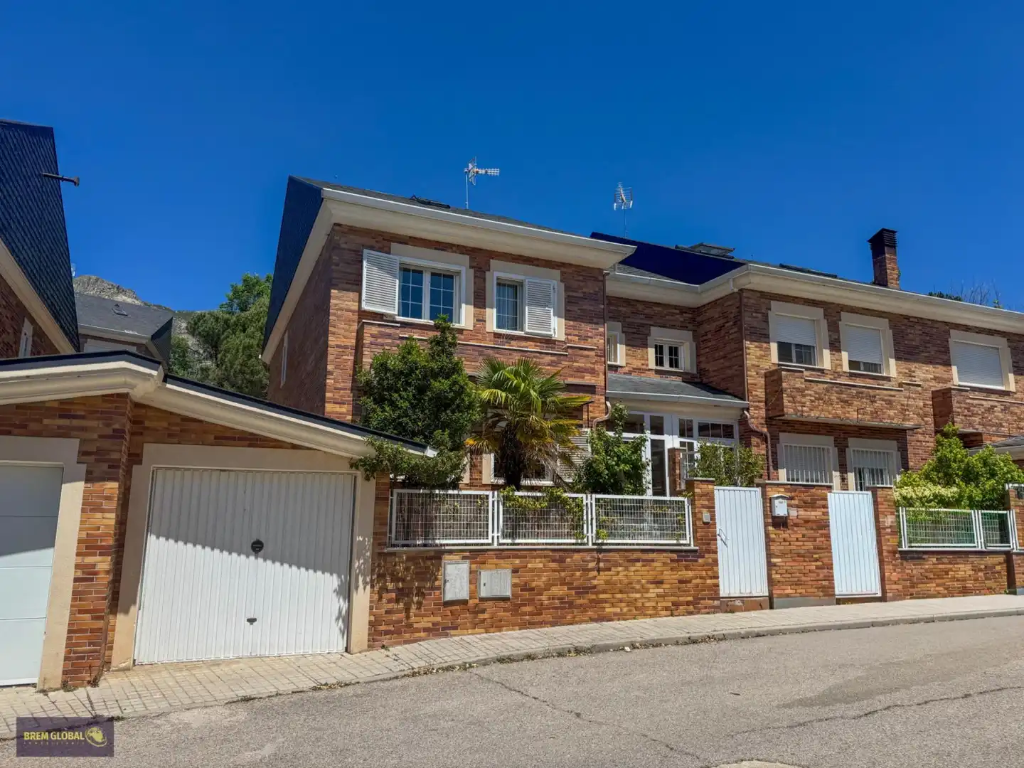 Semi-detached house with garden for sale in Calle Calle Mondalindo, imagen 2