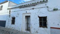 Vista exterior de Casa o xalet en venda en Utrera amb Jardí privat i Terrassa