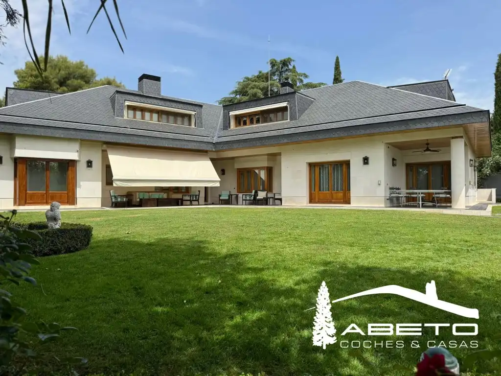 Vista exterior de Casa o chalet en venta en Madrid