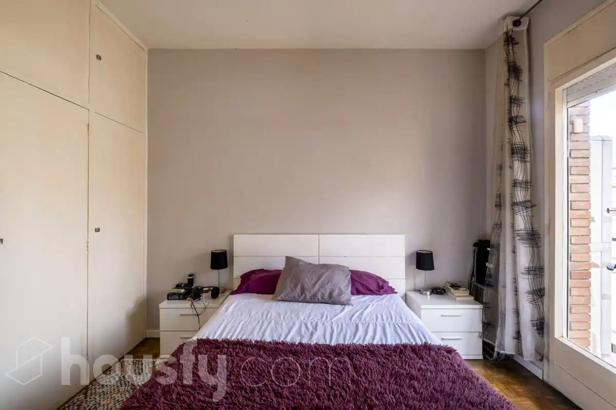 Habitación de Piso en venta en Barcelona con Balcón