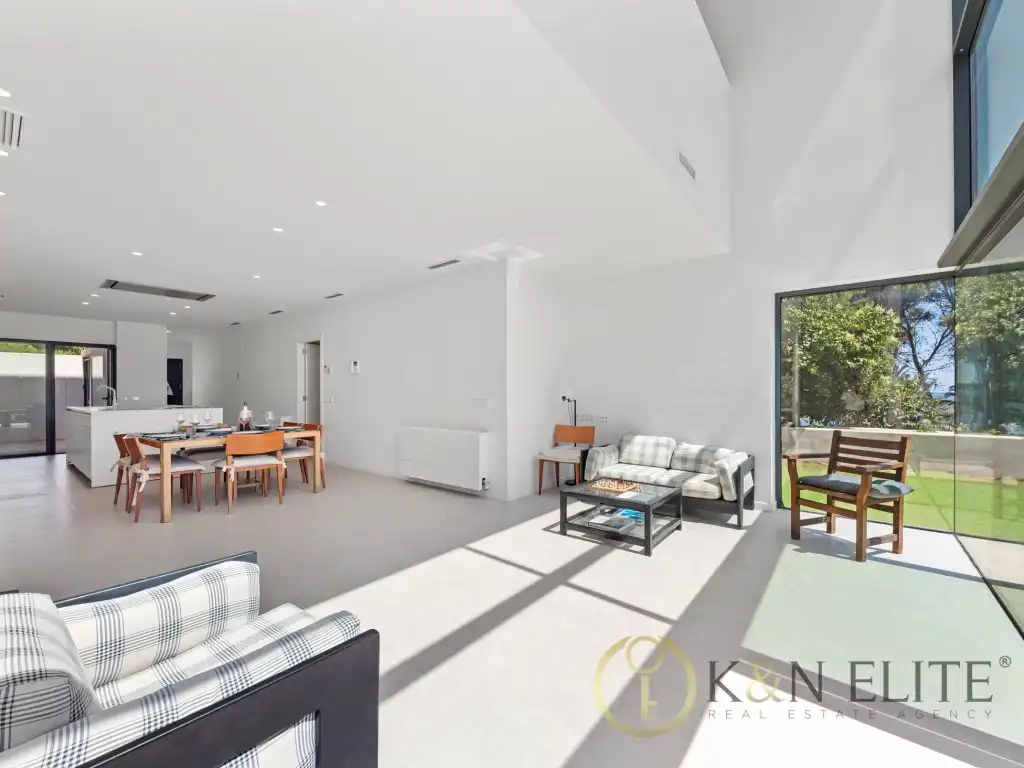 Houses for sale in Las Rotas / Les Rotes