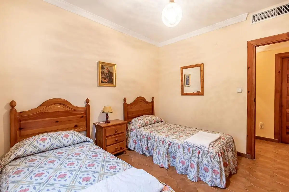 Schlafzimmer von Wohnung zur Miete in Jun mit Klimaanlage, Heizung und Privatgarten