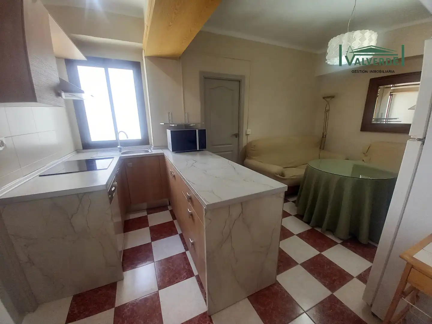 Cuina de Pis de lloguer en Granada amb Aire condicionat, Calefacció i Moblat