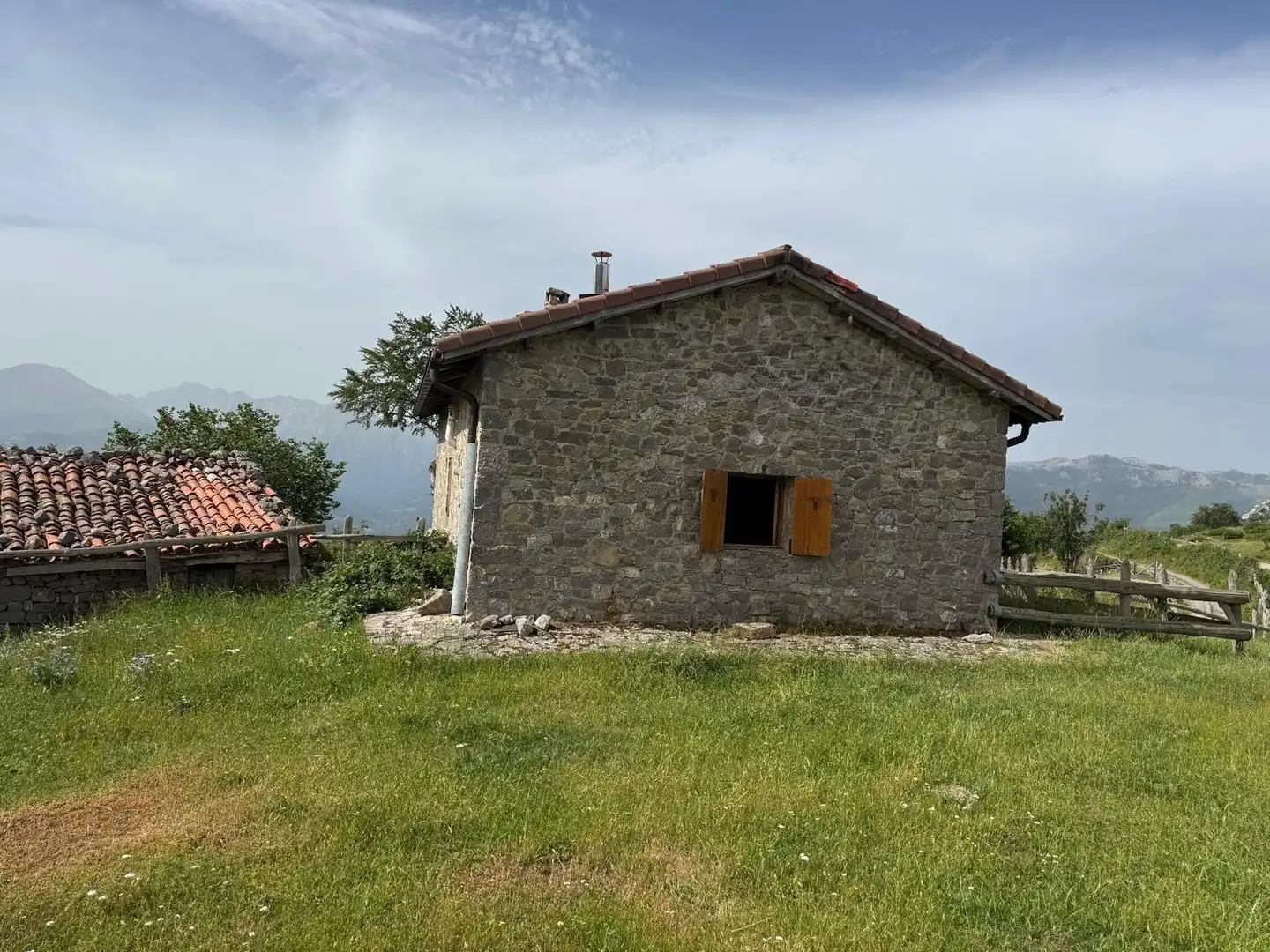 Vista exterior de Casa o chalet en venta en Quirós con Calefacción, Jardín privado y Trastero