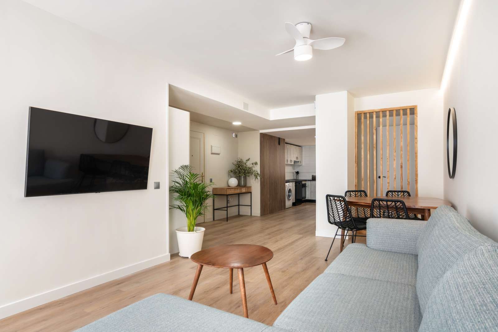 Living room of Apartment to share in  Madrid Capital  with Air Conditioner and Terrace