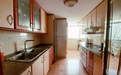 Kitchen of Flat for sale in  Valencia Capital  with Air Conditioner