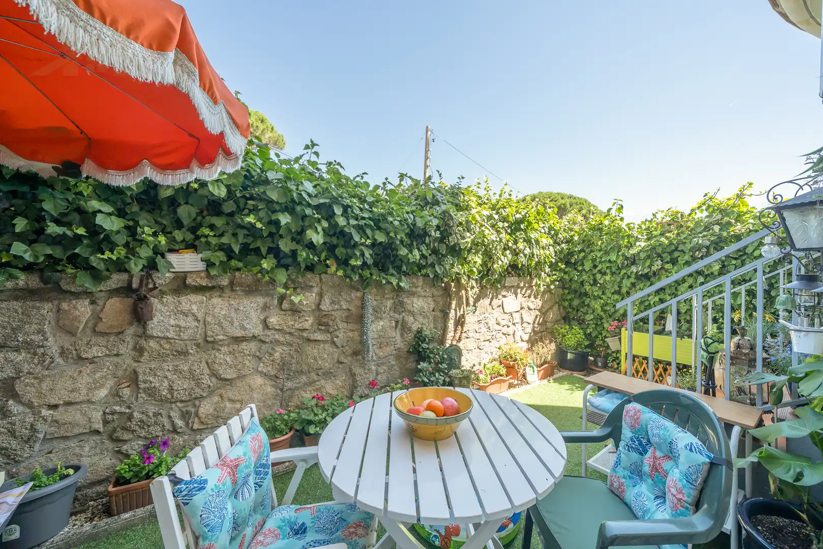 Terraza de Piso en venta en San Lorenzo de El Escorial con Aire acondicionado, Jardín privado y Amueblado