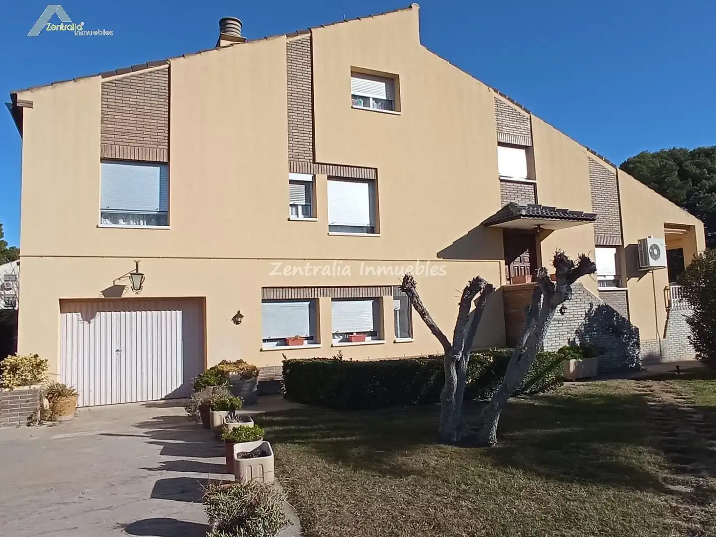 Vista exterior de Casa o chalet en venta en Zaragoza con Aire acondicionado, Calefacción y Jardín privado