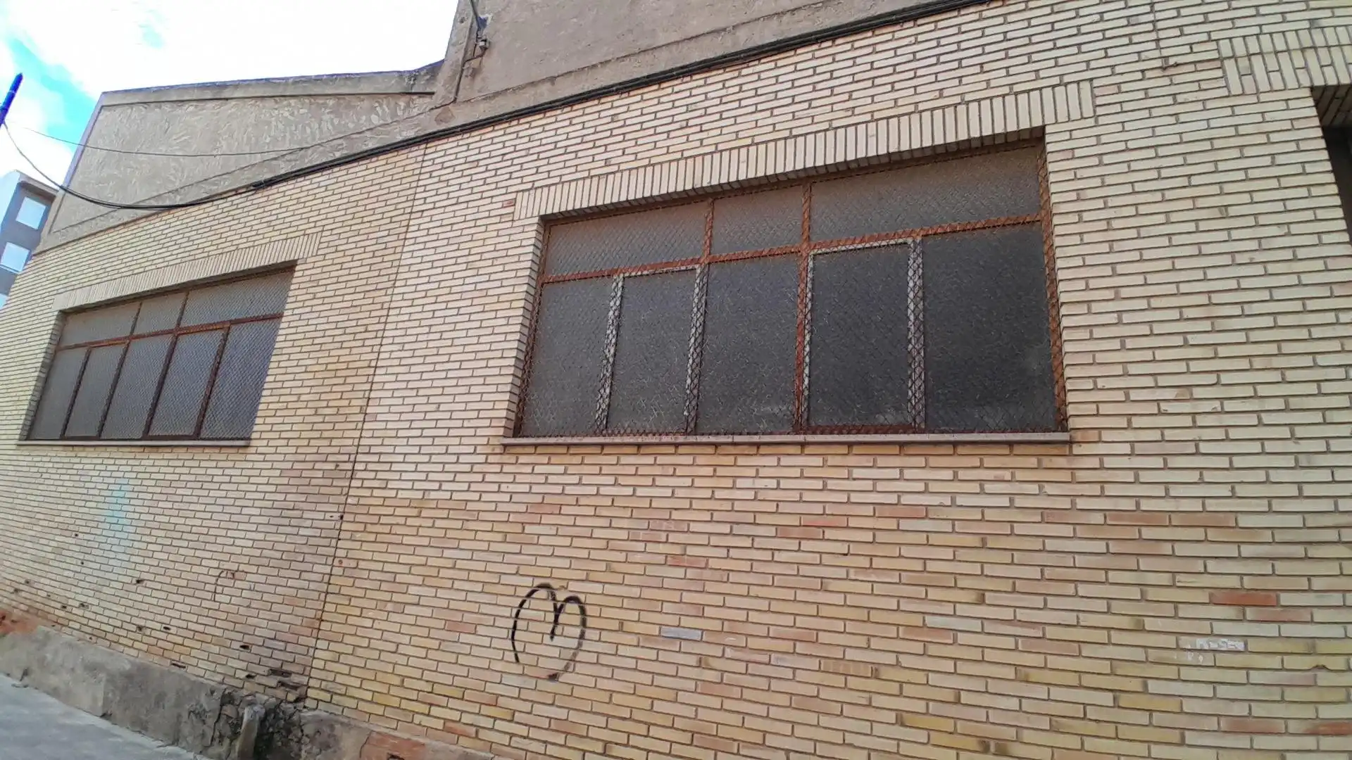 Vista exterior de Edificio en venta en Yecla