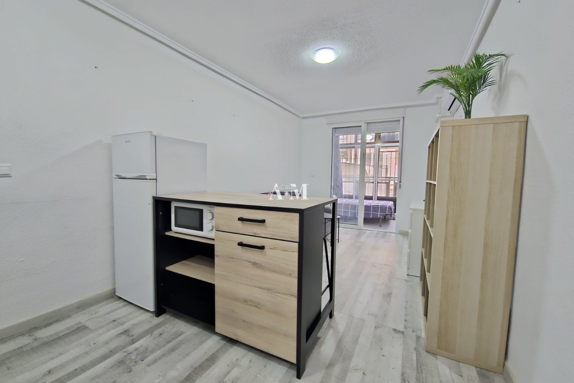 Cuina de Estudi en venda en Torrevieja amb Aire condicionat, Piscina i Moblat