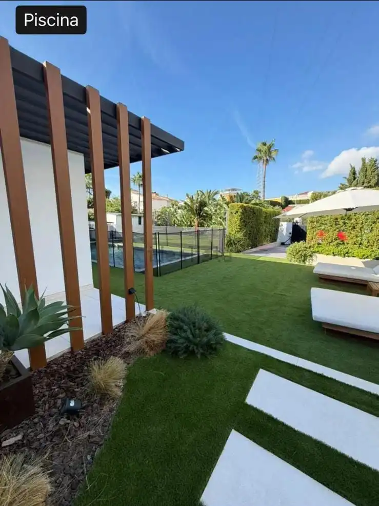 Jardí de Casa o xalet en venda en Benalmádena amb Aire condicionat, Jardí privat i Terrassa