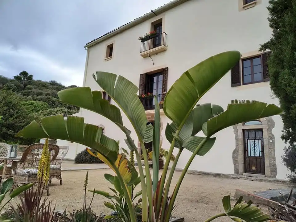 Casa rústica con jardín en venta en paseo orsavinya 4
