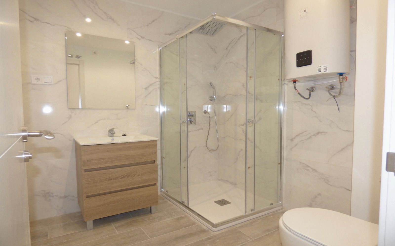 Bathroom of Flat for sale in Alcorcón  with Storage room
