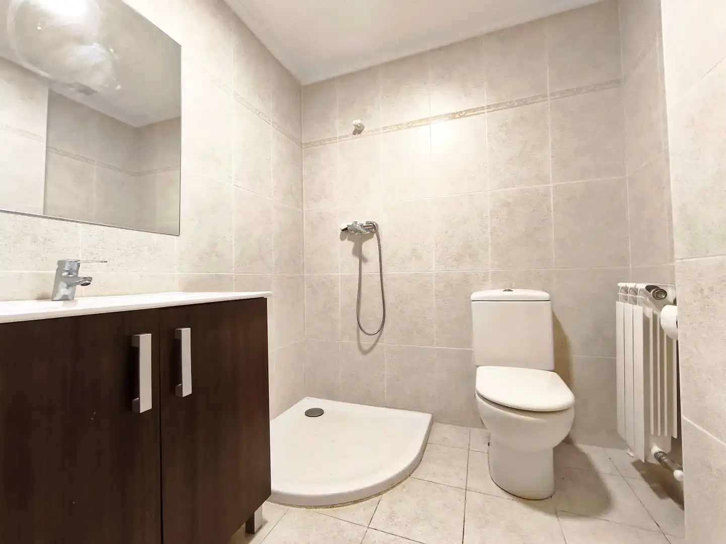 Baño de Piso en venta en  Logroño con Aire acondicionado, Jardín privado y Parquet