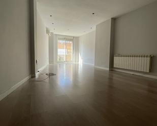 Living room of Flat to rent in  Albacete Capital  with Heating, Parquet flooring and Oven