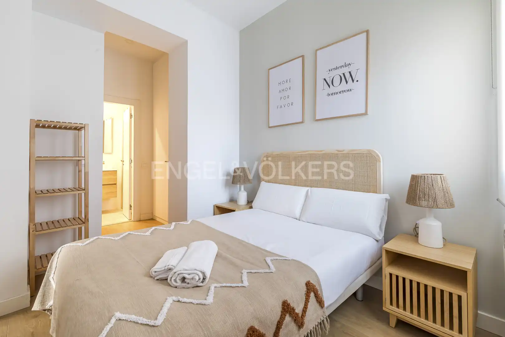 Dormitori de Apartament de lloguer en Madrid amb Aire condicionat, Calefacció i Moblat