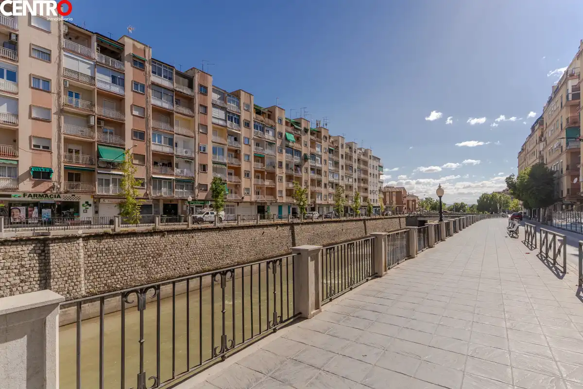 Vista exterior de Piso en venta en Granada con Aire acondicionado y Terraza