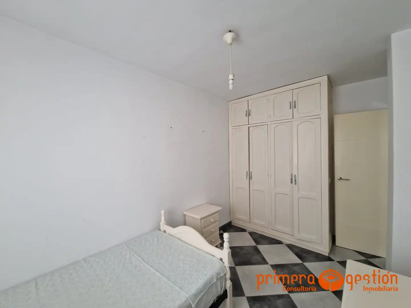 Habitación de Piso en venta en Lora del Río con Aire acondicionado y Calefacción