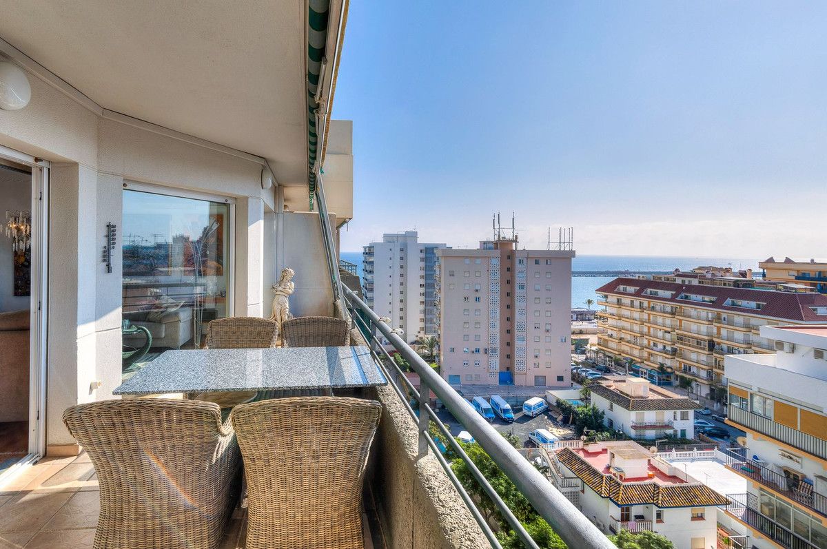Vista exterior de Àtic en venda en Fuengirola amb Aire condicionat, Calefacció i Terrassa