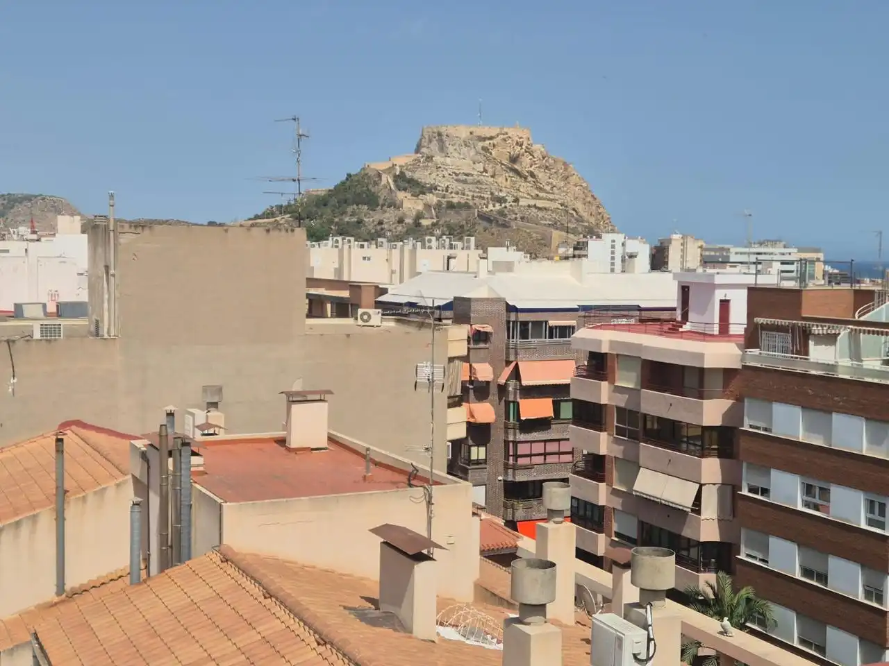 Vista exterior de Piso en venta en Alicante / Alacant con Aire acondicionado, Terraza y Amueblado