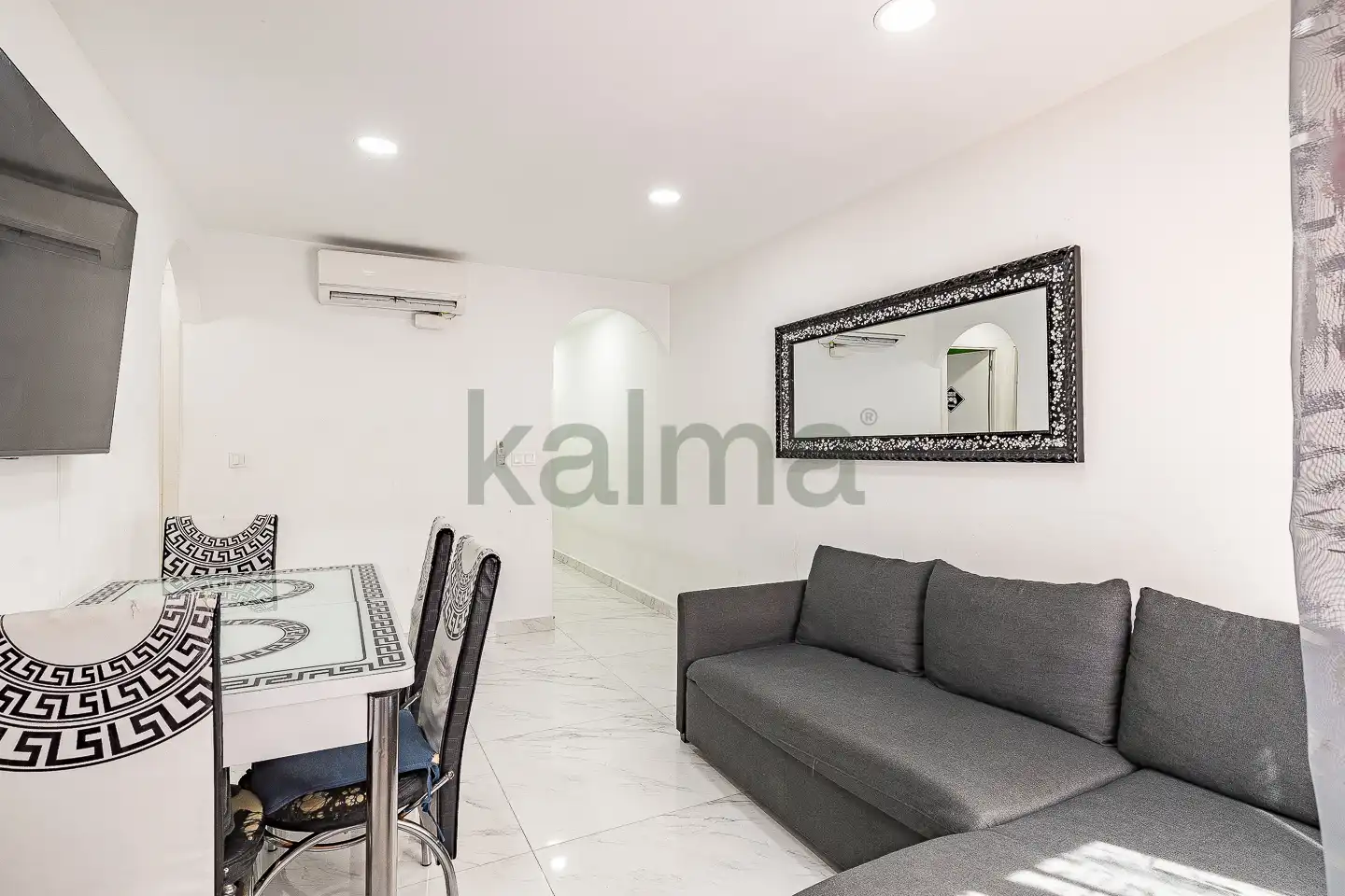 Sala de estar de Piso en venta en Santa Coloma de Gramenet con Aire acondicionado, Calefacción y Amueblado