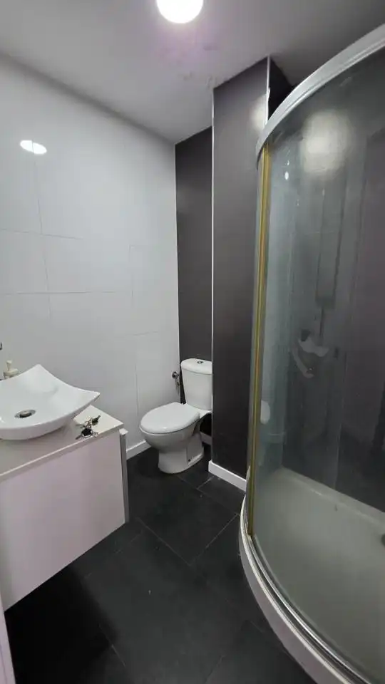 Bathroom of Ground floor for share in Terrassa  with Air Conditioner, Heating and Terrace