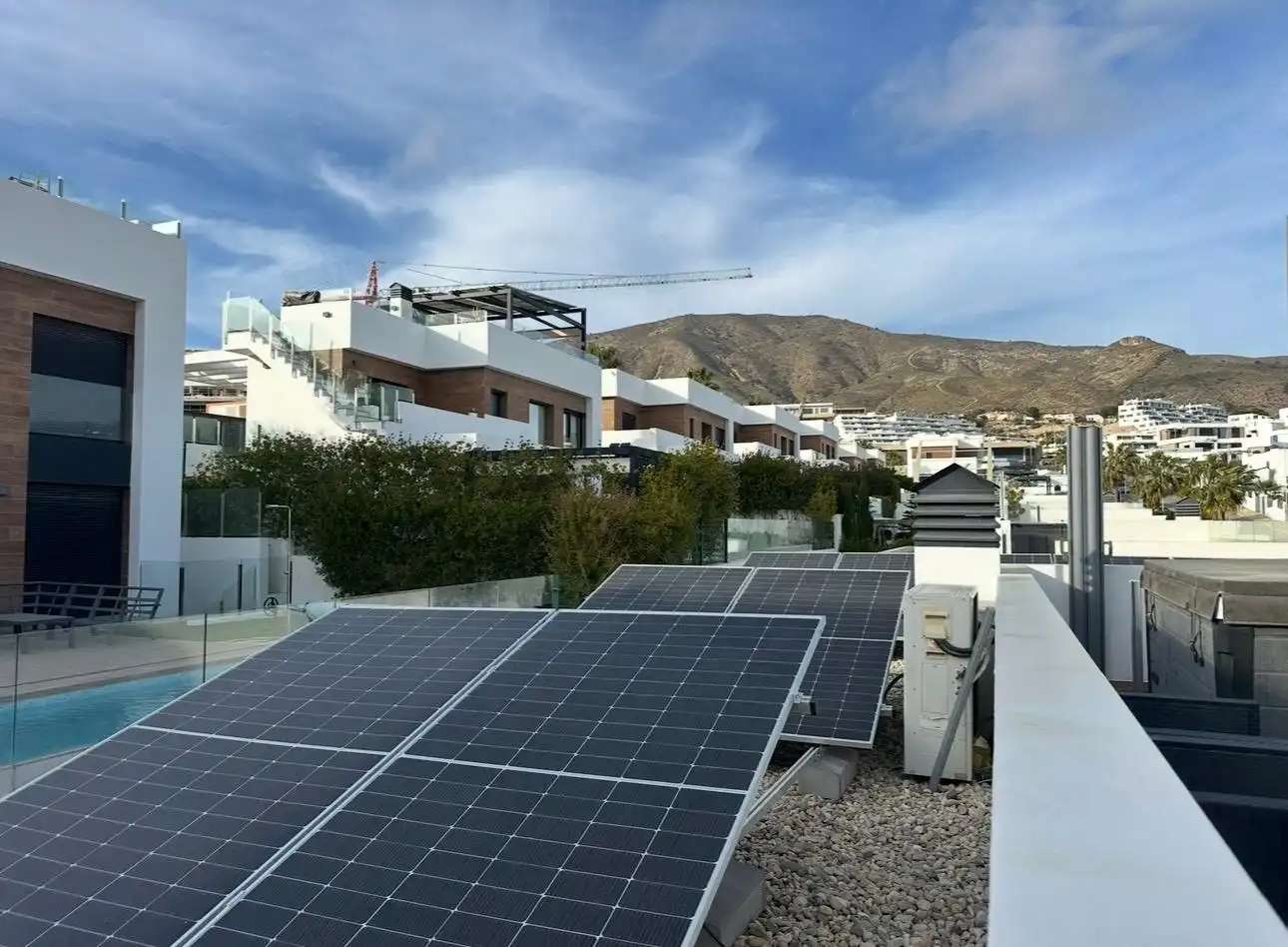 Vista exterior de Casa o xalet de lloguer en Finestrat amb Aire condicionat, Calefacció i Jardí privat