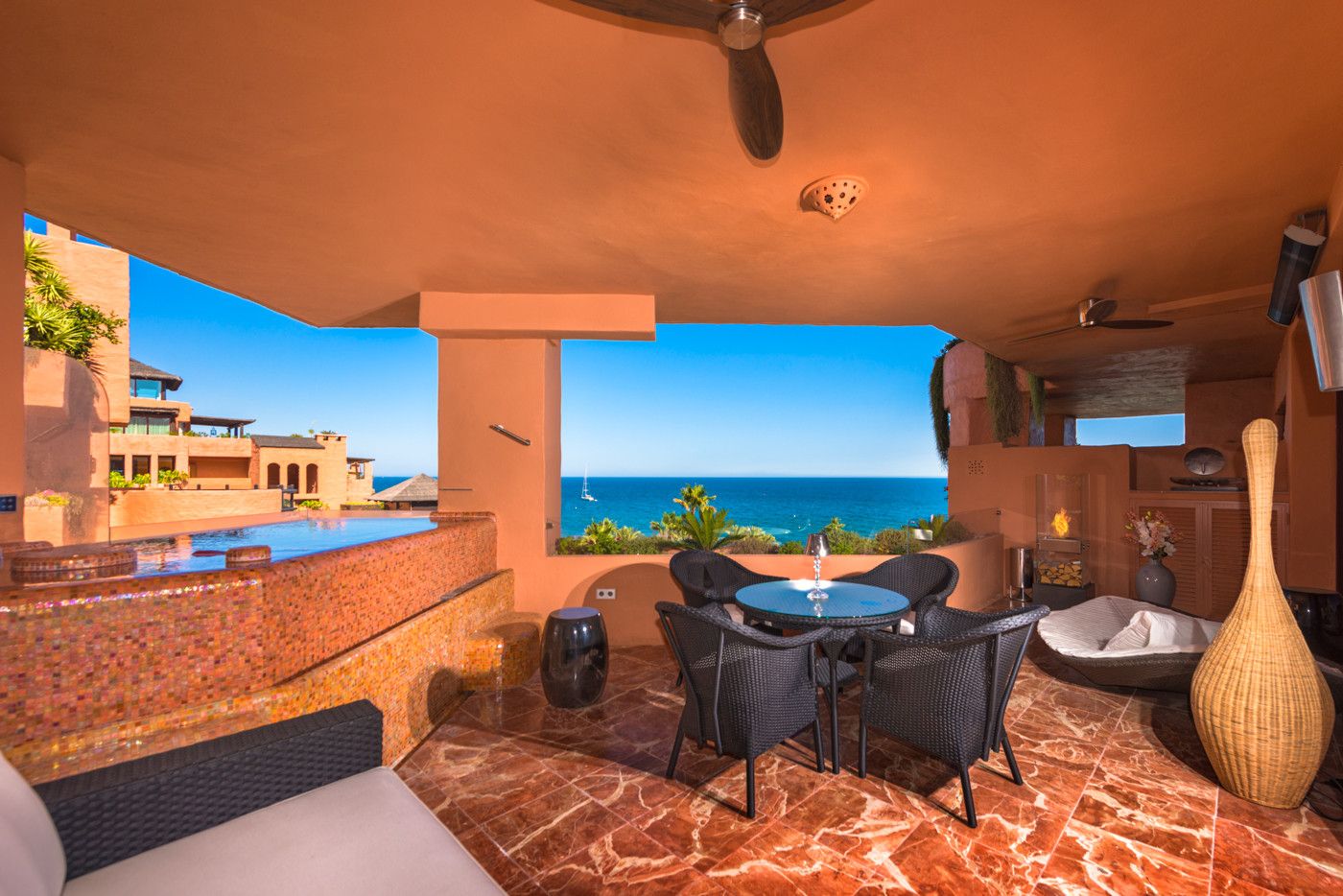 Terrassa de Apartament en venda en Estepona amb Aire condicionat, Terrassa i Piscina