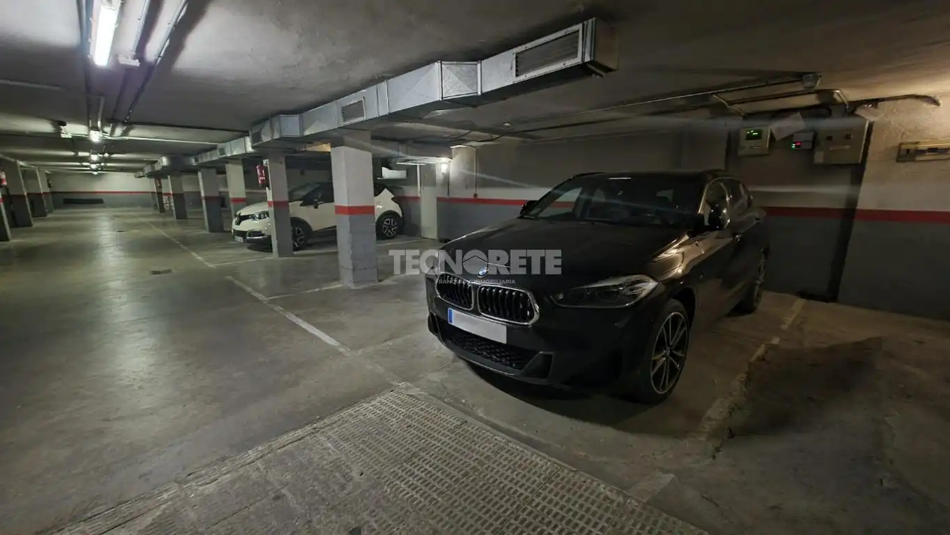 Parking de Piso en venta en Guadalajara con Aire acondicionado, Calefacción y Balcón
