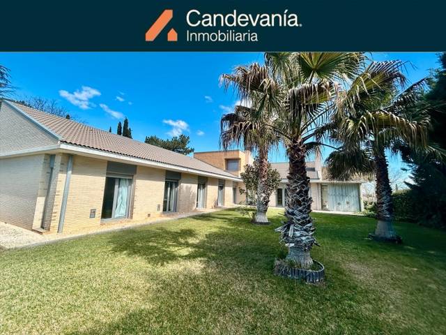 Casa-chalet en Venta en Zuera