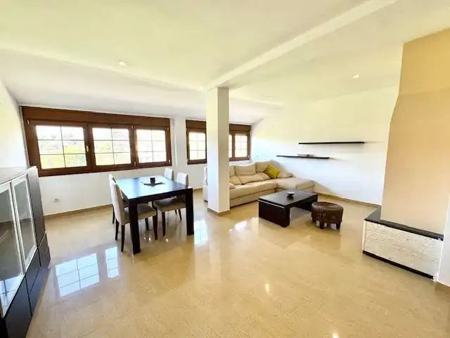 Wohnzimmer von Dachboden zur Miete in Altea mit Klimaanlage, Terrasse und Möbliert