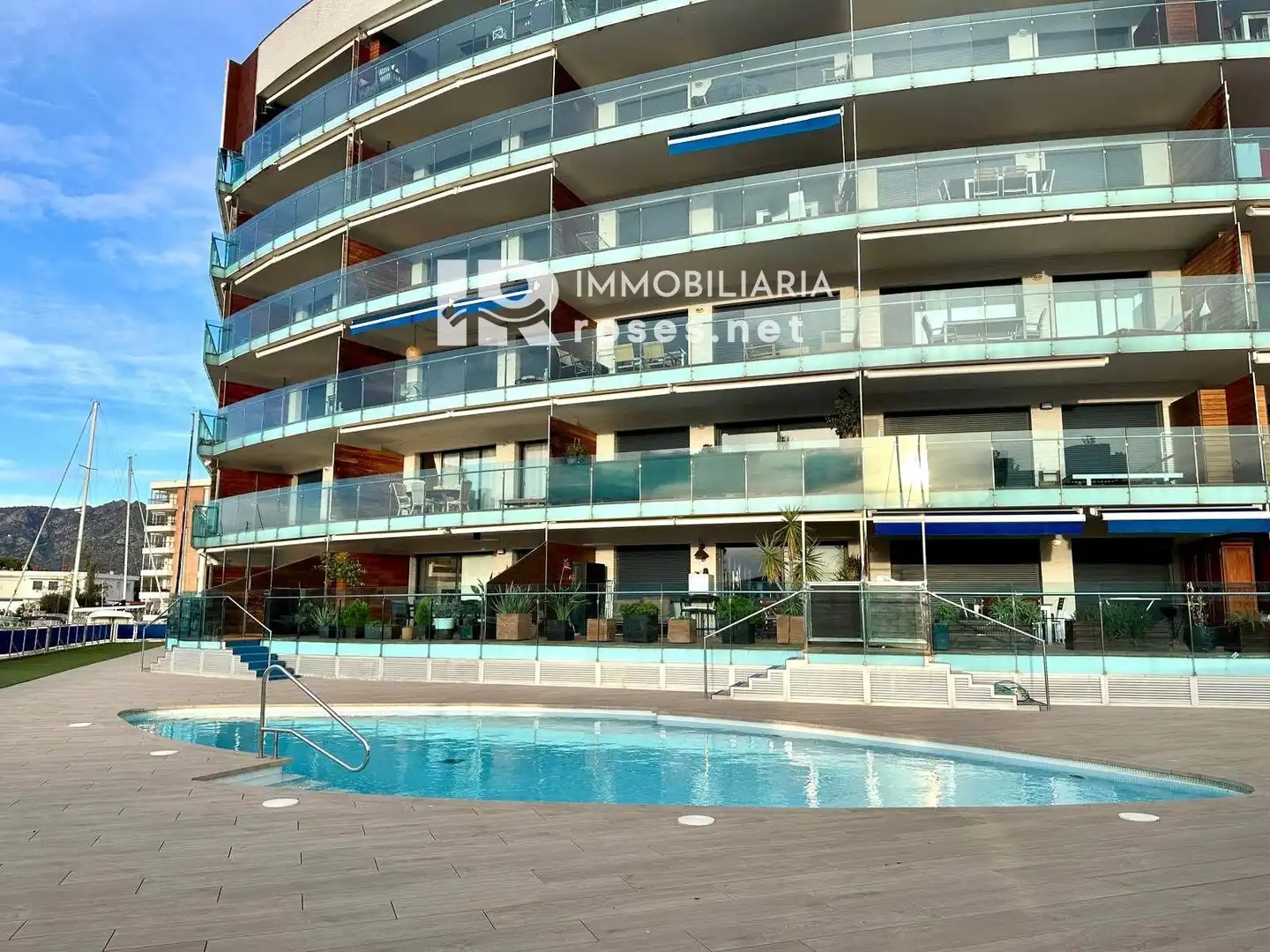 Piscina de Piso en venta en Roses con Aire acondicionado, Terraza y Piscina