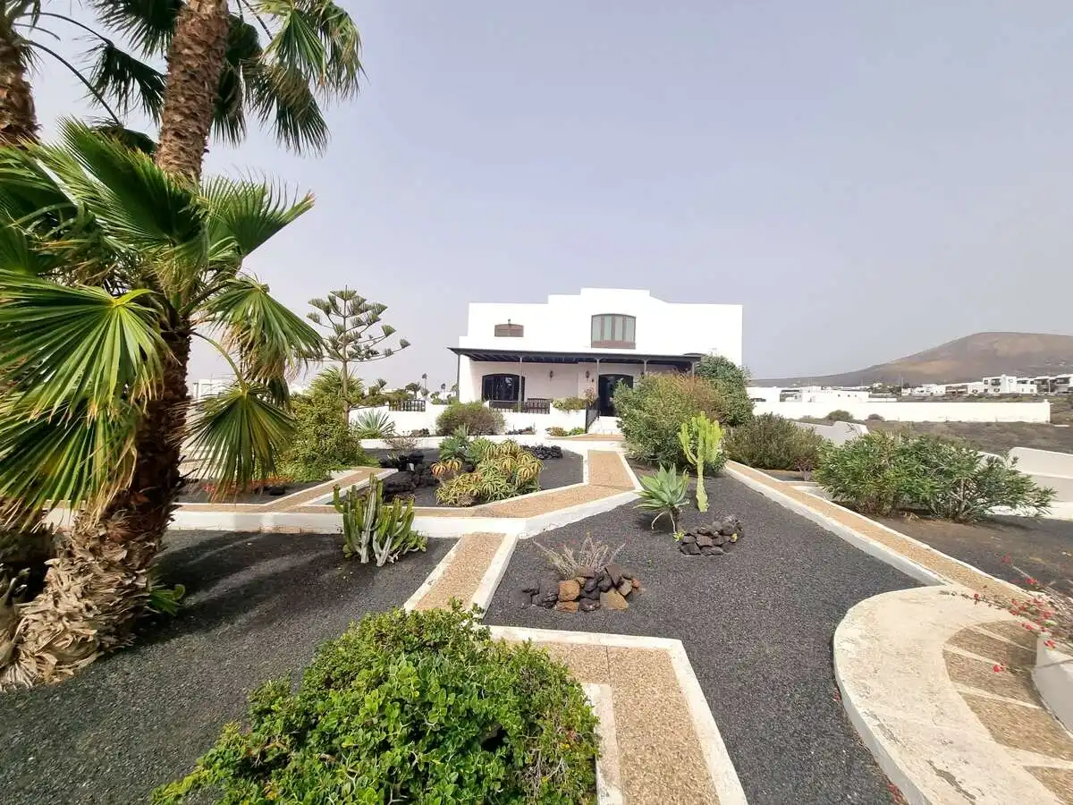 Vista exterior de Casa o chalet en venta en Tías con Jardín privado, Terraza y Amueblado