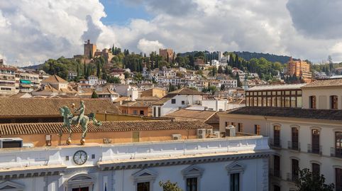 GRAN PISO EN PLAZA DEL CARMEN FRENTE AL AYUNTAMIENTO.