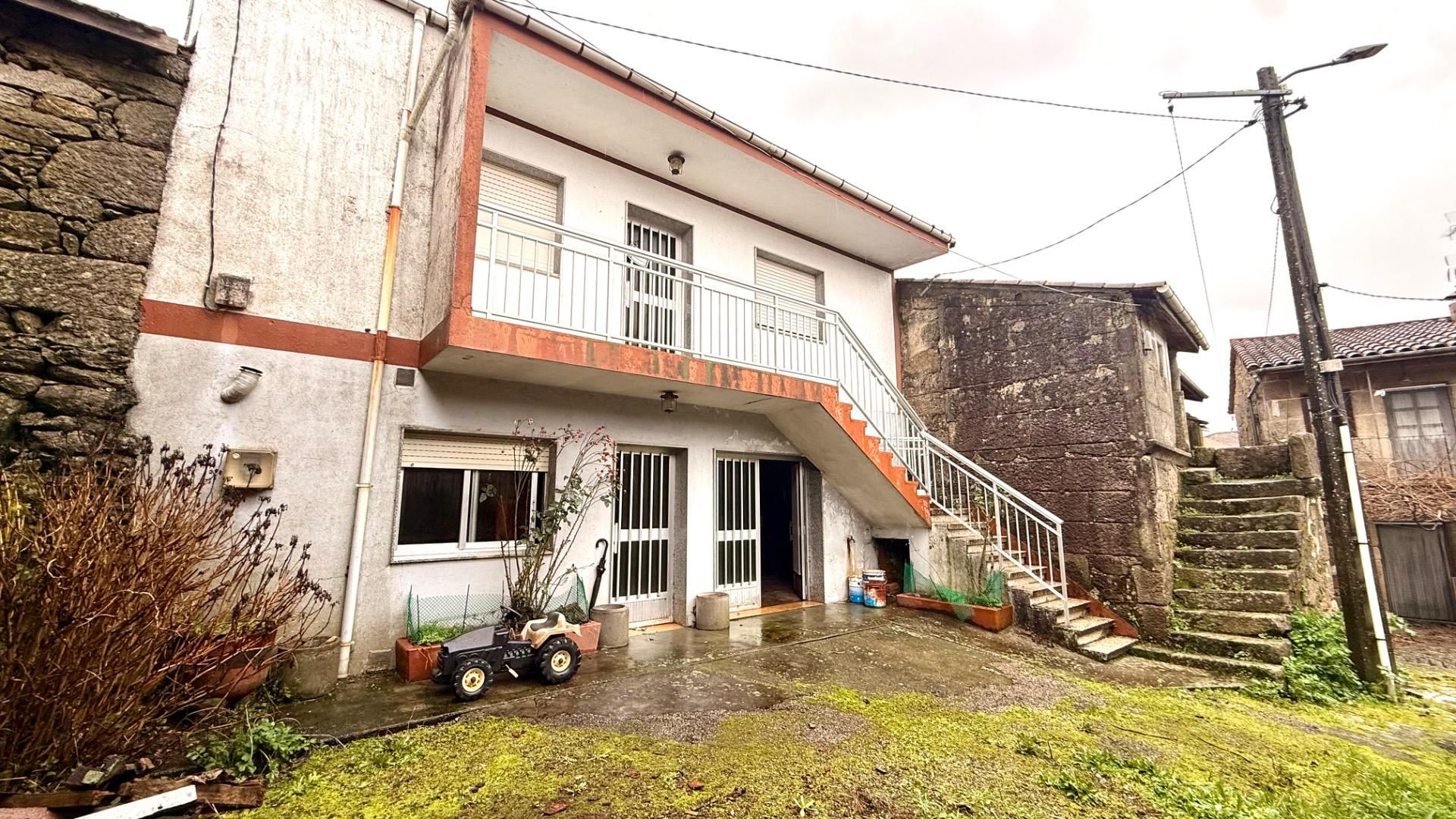 Vista exterior de Casa o chalet en venta en Rairiz de Veiga con Amueblado y Balcón