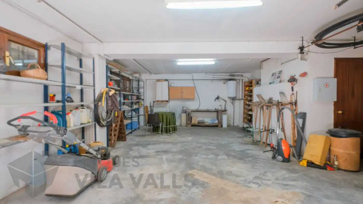 Haus oder Chalet zum Verkauf in Sant Quirze Safaja mit Privatgarten und Balkon