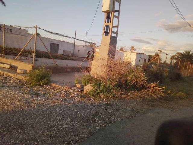 Local comercial en Alquiler en Algorós - El Derramador