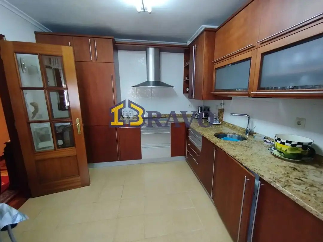 Cocina de Casa adosada en venta en Medina de Pomar con Calefacción, Jardín privado y Terraza