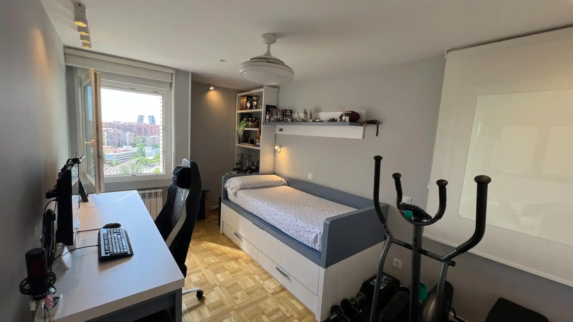 Bedroom of Flat for sale in Madrid  with Air Conditioner, Heating and Parquet flooring